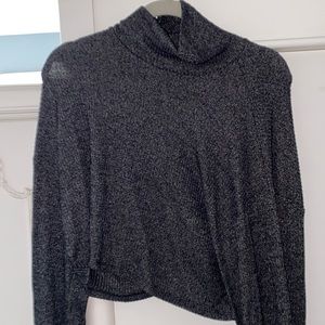 Hollister cropped turtleneck charcoal gray sweater